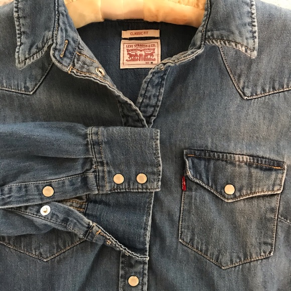 Levi’s collared jean shirt - Picture 3 of 3